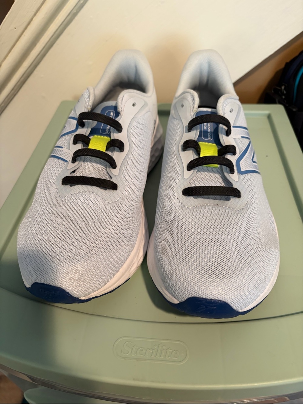 New Balance Fresh Foam Arishi v4 Running Sneakers 9 Wide - Picture 2 of 4
